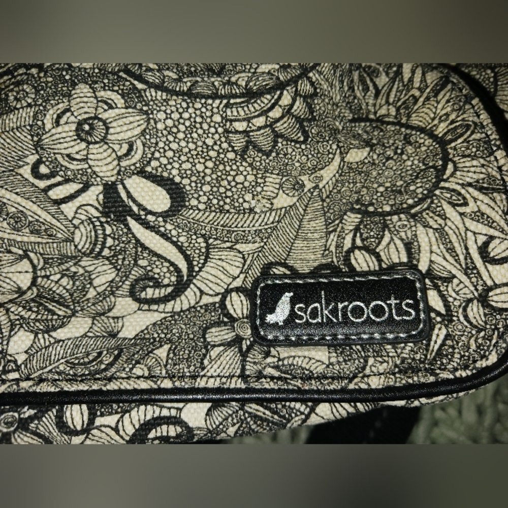 Convertible Sakroots Bag - Picture 3 of 9